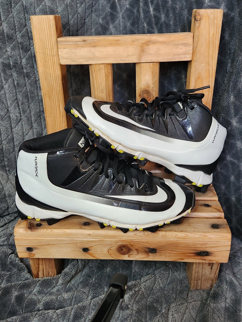 Nike Men's Black and White Football Cleats